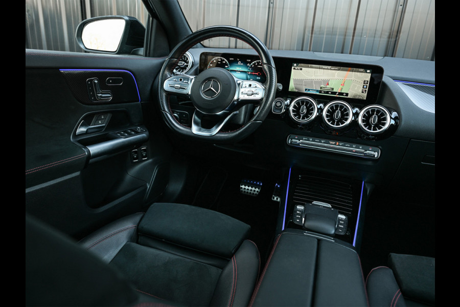 Mercedes-Benz GLA 250 e AMG Line · Panoramadak · Elektr. verst. stoelen · Ambiance sfeerverlichting · Stoelverwarming · Achteruitrijcamera ·