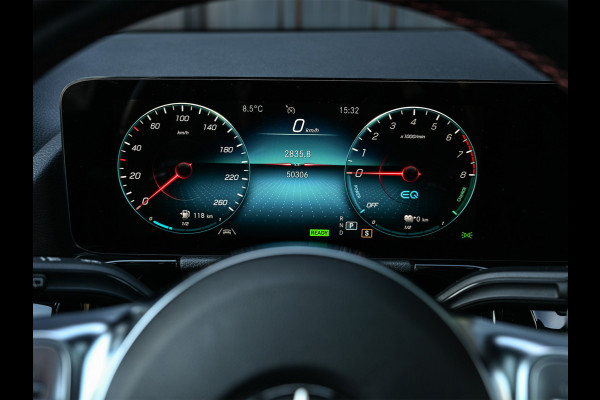 Mercedes-Benz GLA 250 e AMG Line · Panoramadak · Elektr. verst. stoelen · Ambiance sfeerverlichting · Stoelverwarming · Achteruitrijcamera ·