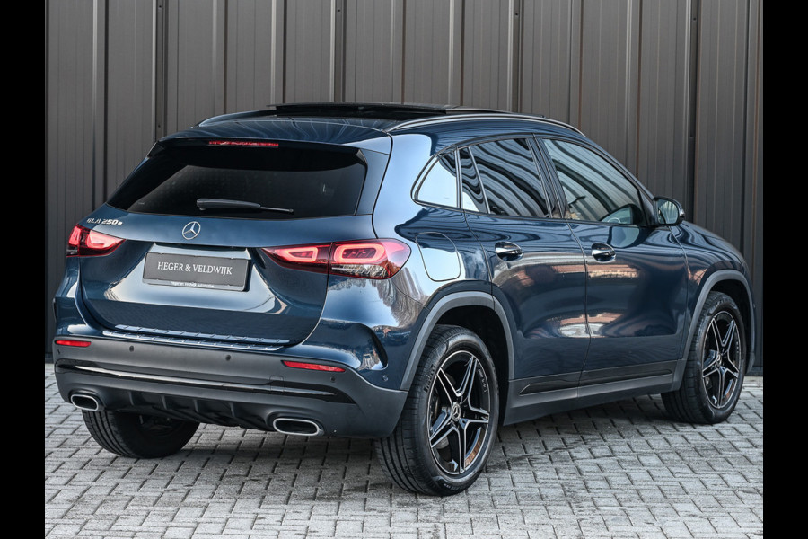 Mercedes-Benz GLA 250 e AMG Line · Panoramadak · Elektr. verst. stoelen · Ambiance sfeerverlichting · Stoelverwarming · Achteruitrijcamera ·