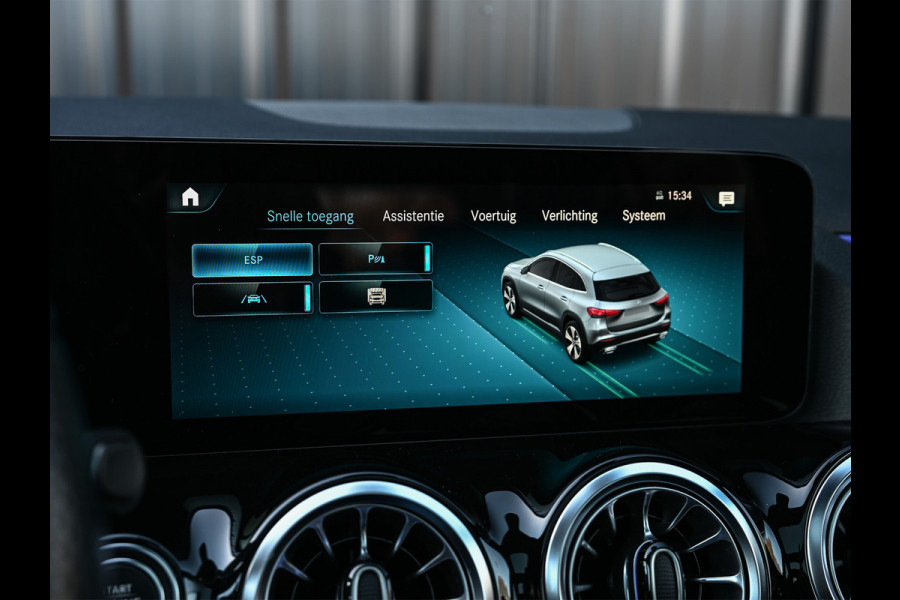 Mercedes-Benz GLA 250 e AMG Line · Panoramadak · Elektr. verst. stoelen · Ambiance sfeerverlichting · Stoelverwarming · Achteruitrijcamera ·