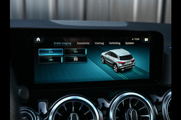 Mercedes-Benz GLA 250 e AMG Line · Panoramadak · Elektr. verst. stoelen · Ambiance sfeerverlichting · Stoelverwarming · Achteruitrijcamera ·