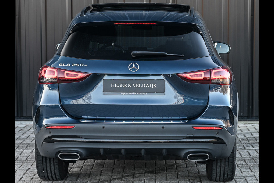 Mercedes-Benz GLA 250 e AMG Line · Panoramadak · Elektr. verst. stoelen · Ambiance sfeerverlichting · Stoelverwarming · Achteruitrijcamera ·
