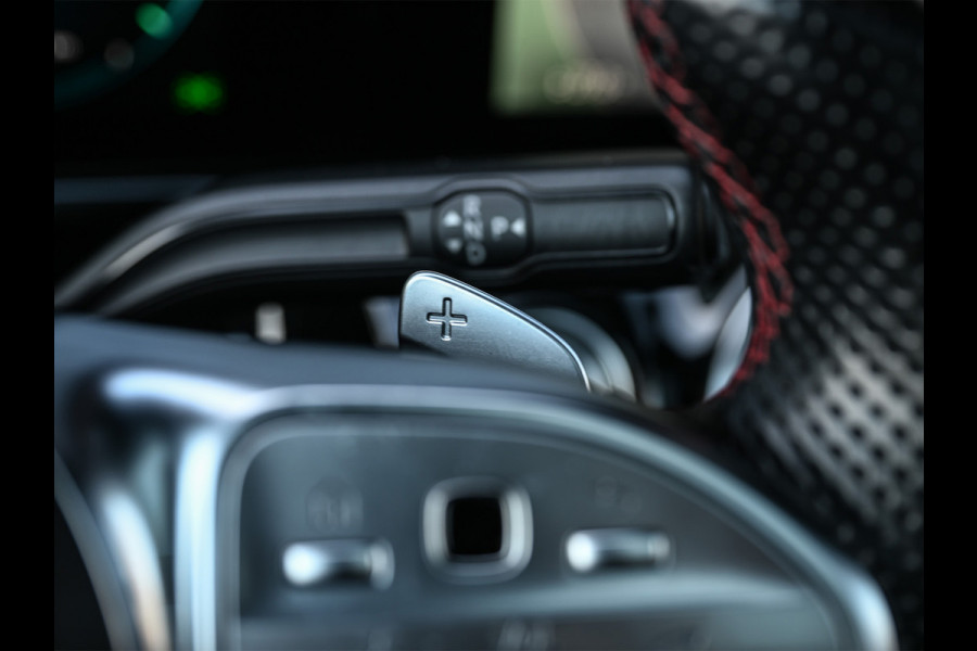 Mercedes-Benz GLA 250 e AMG Line · Panoramadak · Elektr. verst. stoelen · Ambiance sfeerverlichting · Stoelverwarming · Achteruitrijcamera ·