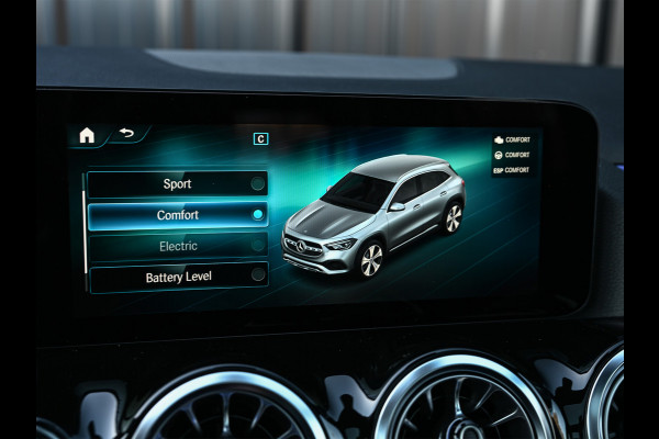Mercedes-Benz GLA 250 e AMG Line · Panoramadak · Elektr. verst. stoelen · Ambiance sfeerverlichting · Stoelverwarming · Achteruitrijcamera ·
