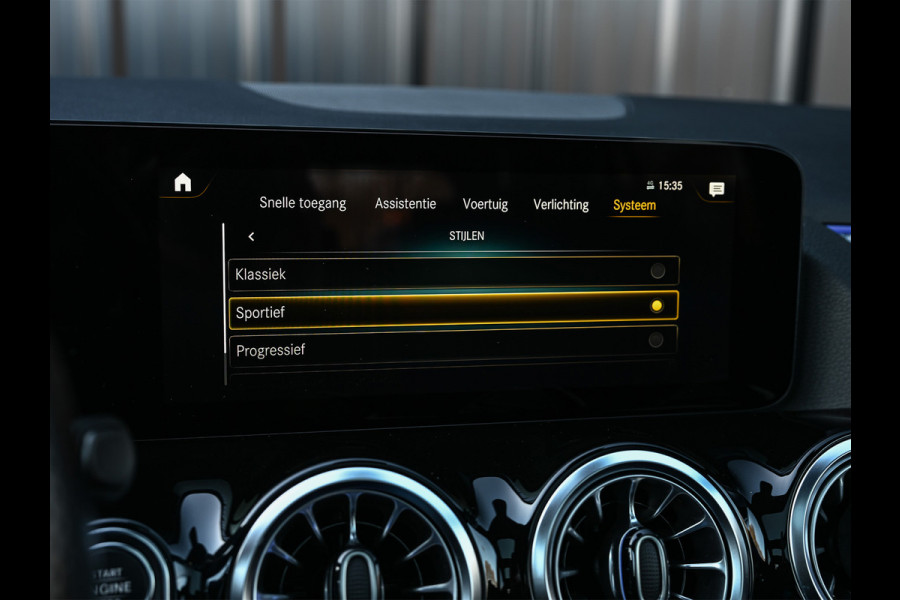 Mercedes-Benz GLA 250 e AMG Line · Panoramadak · Elektr. verst. stoelen · Ambiance sfeerverlichting · Stoelverwarming · Achteruitrijcamera ·