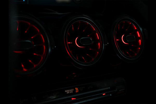 Mercedes-Benz GLA 250 e AMG Line · Panoramadak · Elektr. verst. stoelen · Ambiance sfeerverlichting · Stoelverwarming · Achteruitrijcamera ·