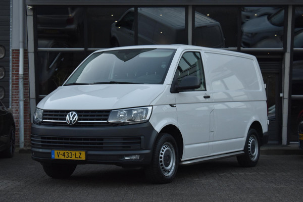 Volkswagen Transporter 2.0 TDI L2H1 Highline Carplay Trekhaak Cruise Navi