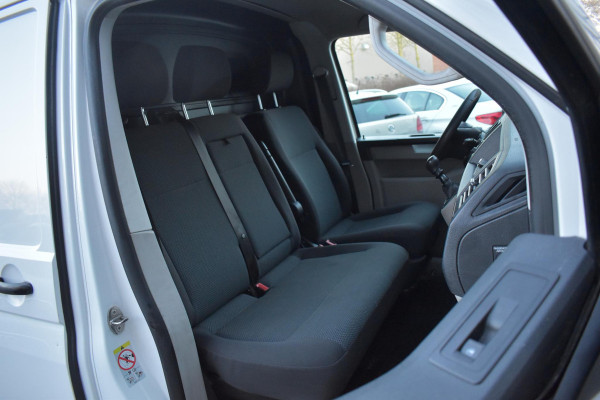 Volkswagen Transporter 2.0 TDI L2H1 Highline Carplay Trekhaak Cruise Navi