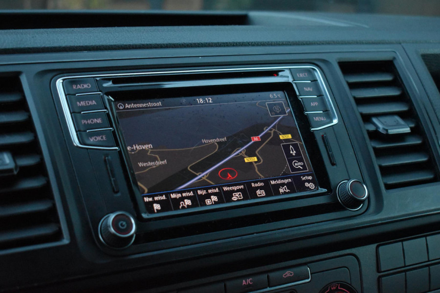 Volkswagen Transporter 2.0 TDI L2H1 Highline Carplay Trekhaak Cruise Navi