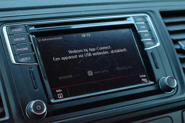 Volkswagen Transporter 2.0 TDI L2H1 Highline Carplay Trekhaak Cruise Navi