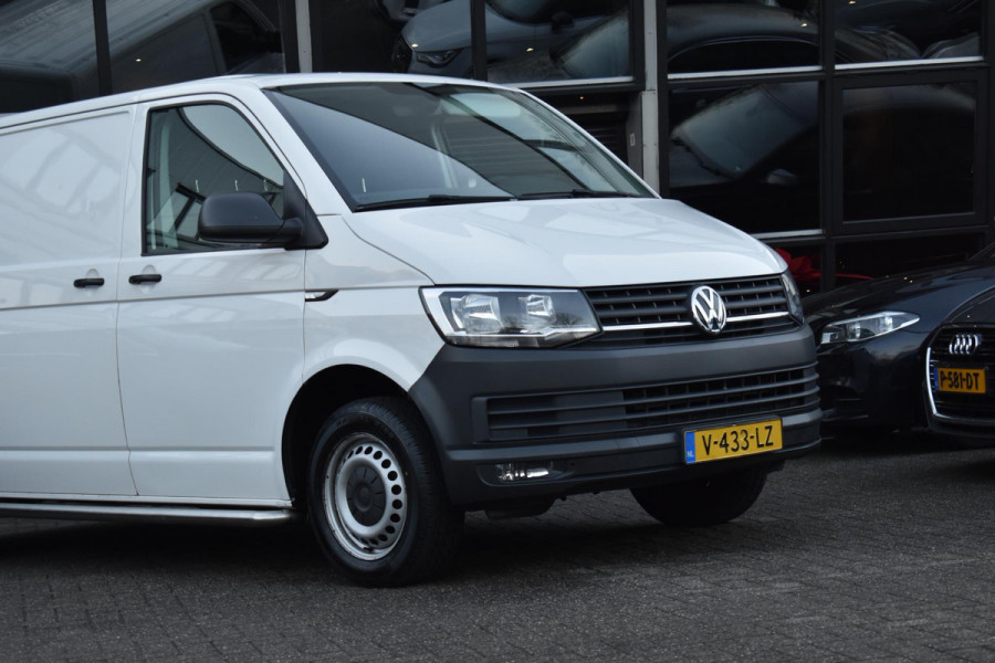Volkswagen Transporter 2.0 TDI L2H1 Highline Carplay Trekhaak Cruise Navi