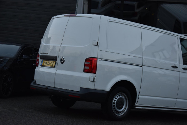 Volkswagen Transporter 2.0 TDI L2H1 Highline Carplay Trekhaak Cruise Navi