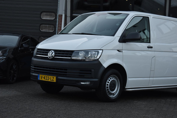 Volkswagen Transporter 2.0 TDI L2H1 Highline Carplay Trekhaak Cruise Navi