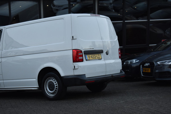 Volkswagen Transporter 2.0 TDI L2H1 Highline Carplay Trekhaak Cruise Navi