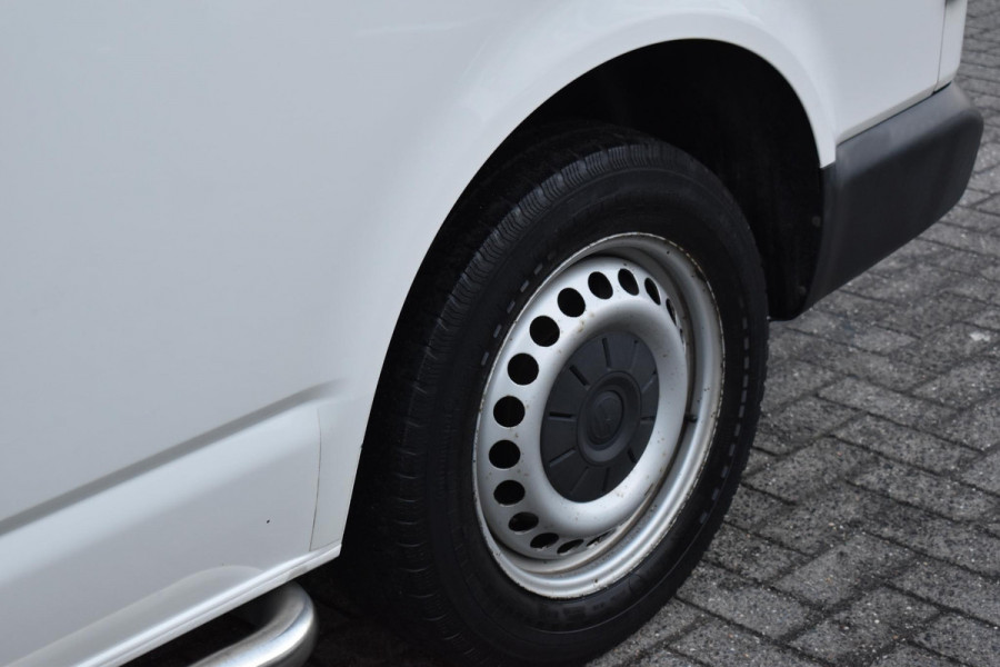 Volkswagen Transporter 2.0 TDI L2H1 Highline Carplay Trekhaak Cruise Navi