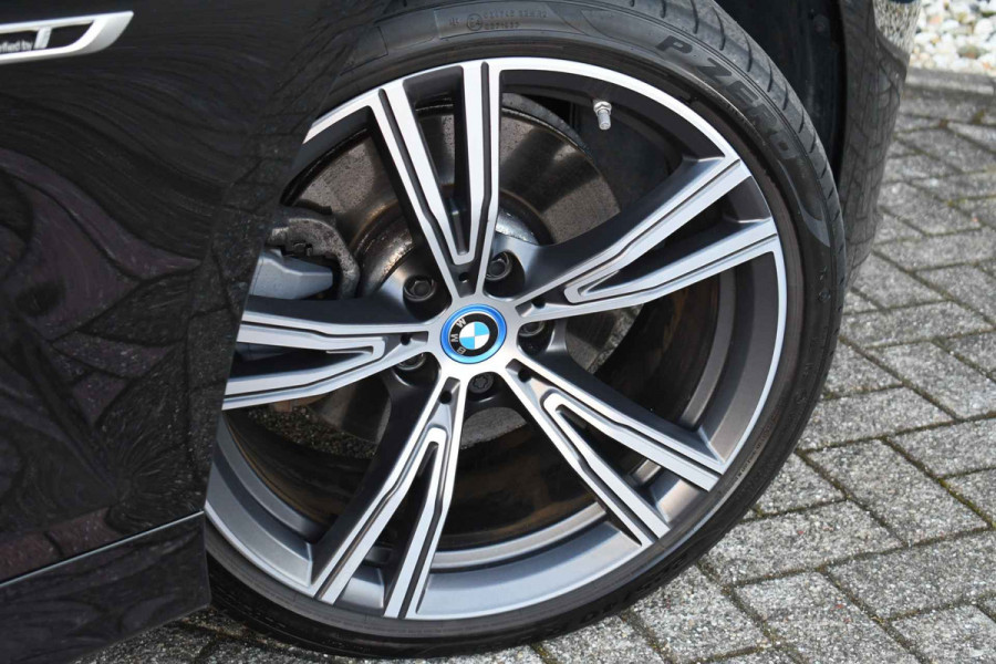 BMW 3 Serie Touring 330e M-Sport Pro Pano M-zetels ACC HUD HiFi 19inch