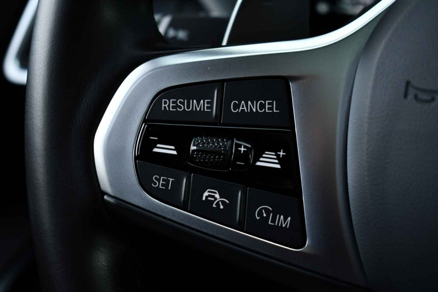 BMW 3 Serie Touring 330e M-Sport Pro Pano M-zetels ACC HUD HiFi 19inch