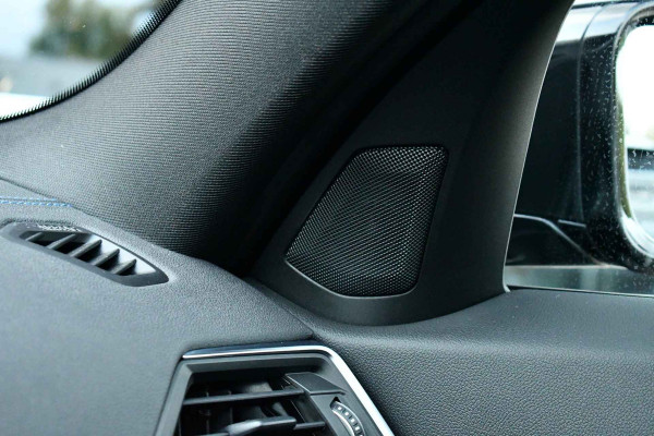 BMW 3 Serie Touring 330e M-Sport Pro Pano M-zetels ACC HUD HiFi 19inch