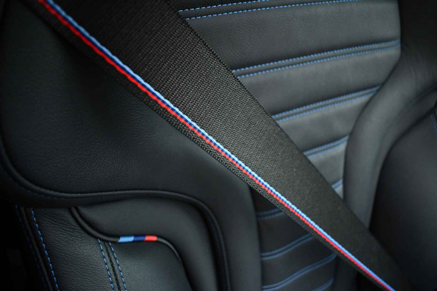 BMW 3 Serie Touring 330e M-Sport Pro Pano M-zetels ACC HUD HiFi 19inch