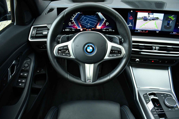 BMW 3 Serie Touring 330e M-Sport Pro Pano M-zetels ACC HUD HiFi 19inch
