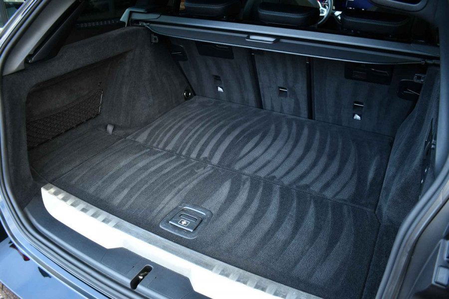 BMW 3 Serie Touring 330e M-Sport Pro Pano M-zetels ACC HUD HiFi 19inch