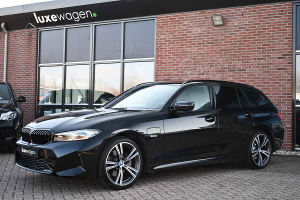 BMW 3 Serie Touring 330e M-Sport Pro Pano M-zetels ACC HUD HiFi 19inch
