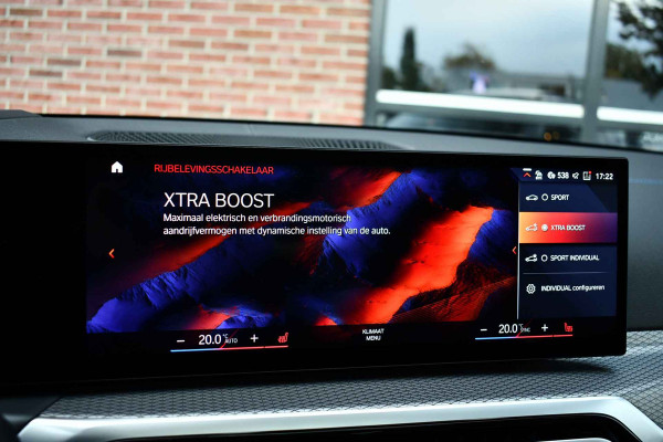 BMW 3 Serie Touring 330e M-Sport Pro Pano M-zetels ACC HUD HiFi 19inch