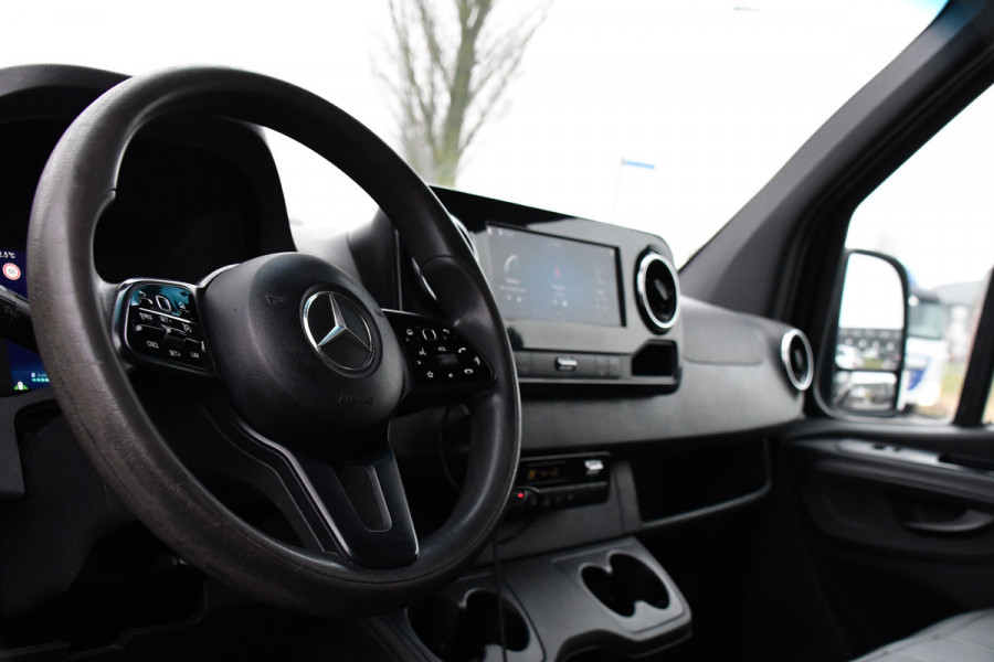 Mercedes-Benz Sprinter 319 V6 3.0 CDI L3H2 Black Edition Camera, Cruise, Carplay, LED, 10,5'' Mbux, 3500kg Trekhaak, Automaat, 190pk, Uniek!
