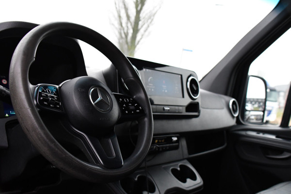 Mercedes-Benz Sprinter 319 V6 3.0 CDI L3H2 Black Edition Camera, Cruise, Carplay, LED, 10,5'' Mbux, 3500kg Trekhaak, Automaat, 190pk, Uniek!