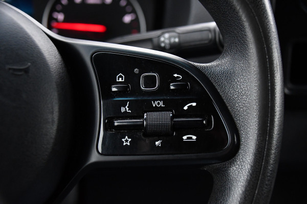 Mercedes-Benz Sprinter 319 V6 3.0 CDI L3H2 Black Edition Camera, Cruise, Carplay, LED, 10,5'' Mbux, 3500kg Trekhaak, Automaat, 190pk, Uniek!