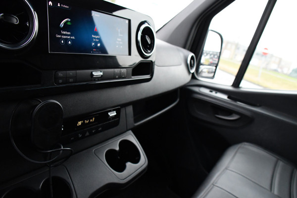 Mercedes-Benz Sprinter 319 V6 3.0 CDI L3H2 Black Edition Camera, Cruise, Carplay, LED, 10,5'' Mbux, 3500kg Trekhaak, Automaat, 190pk, Uniek!