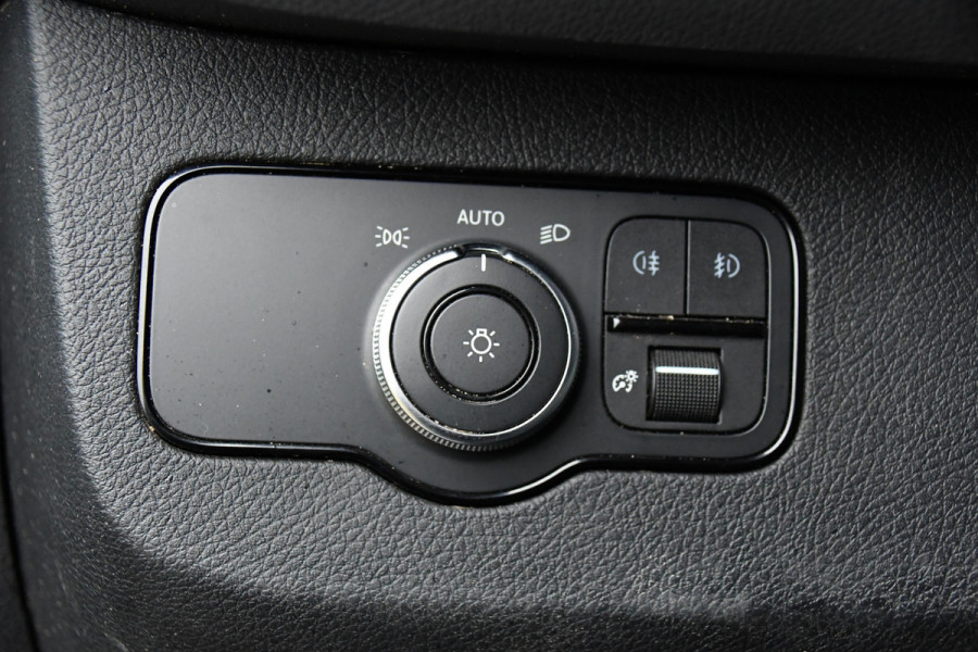 Mercedes-Benz Sprinter 319 V6 3.0 CDI L3H2 Black Edition Camera, Cruise, Carplay, LED, 10,5'' Mbux, 3500kg Trekhaak, Automaat, 190pk, Uniek!