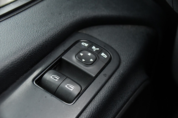 Mercedes-Benz Sprinter 319 V6 3.0 CDI L3H2 Black Edition Camera, Cruise, Carplay, LED, 10,5'' Mbux, 3500kg Trekhaak, Automaat, 190pk, Uniek!