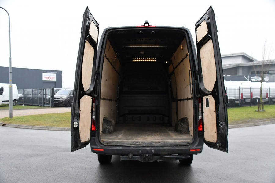 Mercedes-Benz Sprinter 319 V6 3.0 CDI L3H2 Black Edition Camera, Cruise, Carplay, LED, 10,5'' Mbux, 3500kg Trekhaak, Automaat, 190pk, Uniek!
