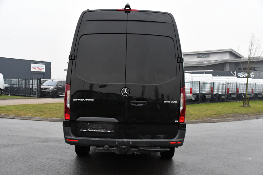 Mercedes-Benz Sprinter 319 V6 3.0 CDI L3H2 Black Edition Camera, Cruise, Carplay, LED, 10,5'' Mbux, 3500kg Trekhaak, Automaat, 190pk, Uniek!