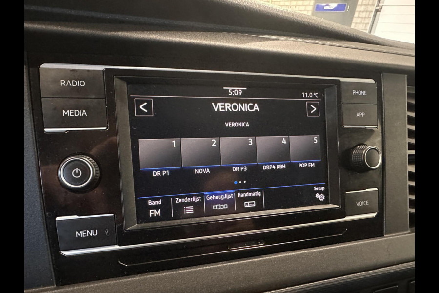 Volkswagen Transporter 2.0 TDI L1H1 110 pk Airco Cruise Control Trekhaak Navi