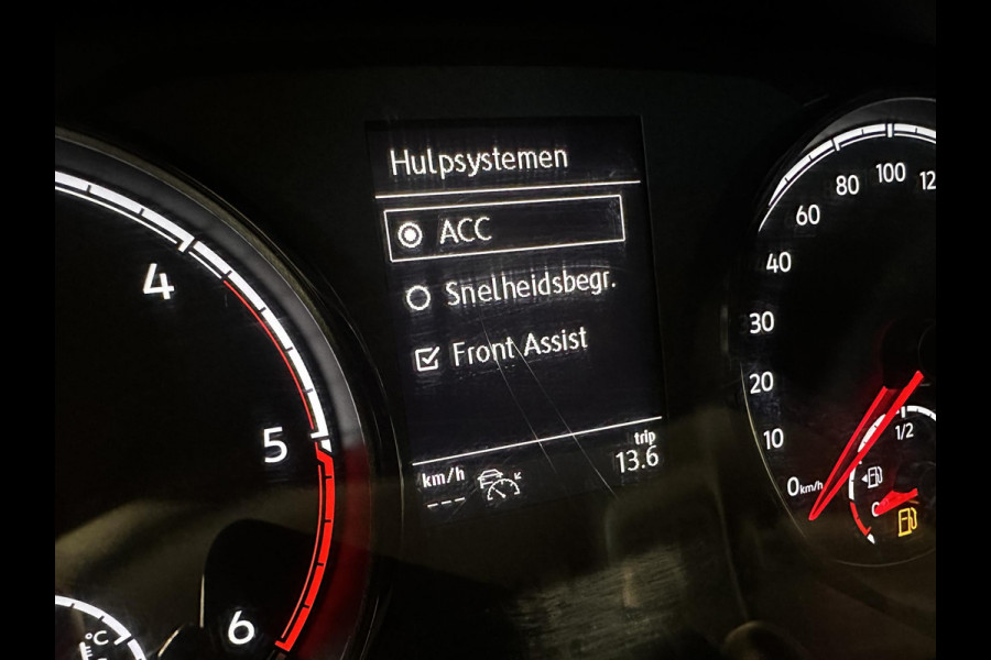 Volkswagen Transporter 2.0 TDI L1H1 110 pk Airco Cruise Control Trekhaak Navi