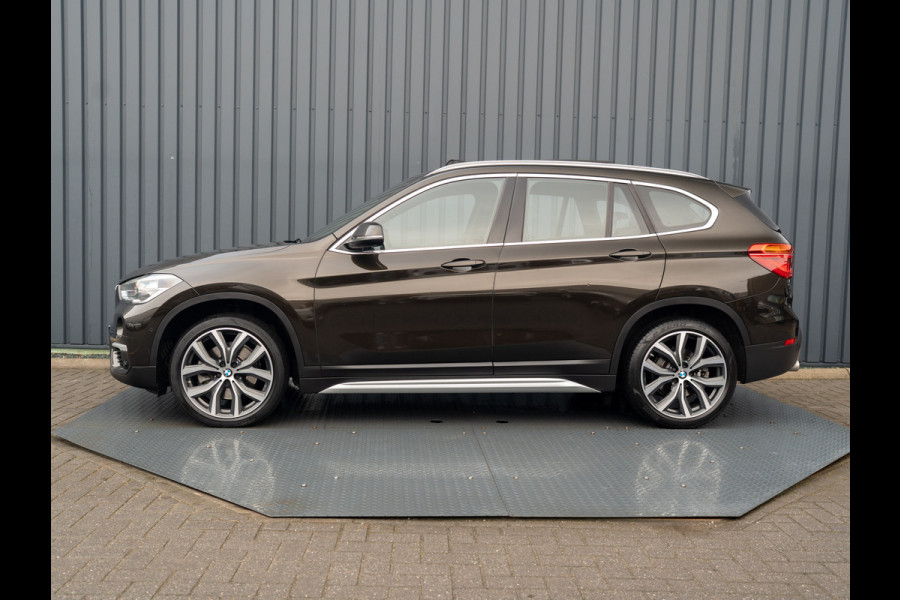 BMW X1 sDrive20i High Executive | Trekhaak afnb. | Panodak | Head Up | Camera | Elk. A-klep | Leder | Prijs Rijklaar!!