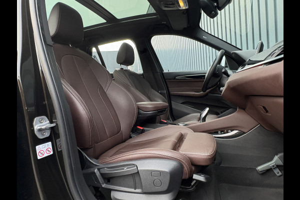 BMW X1 sDrive20i High Executive | Trekhaak afnb. | Panodak | Head Up | Camera | Elk. A-klep | Leder | Prijs Rijklaar!!