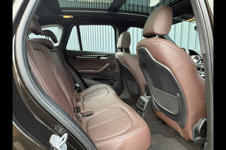 BMW X1 sDrive20i High Executive | Trekhaak afnb. | Panodak | Head Up | Camera | Elk. A-klep | Leder | Prijs Rijklaar!!
