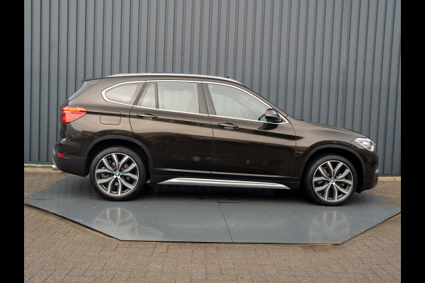BMW X1 sDrive20i High Executive | Trekhaak afnb. | Panodak | Head Up | Camera | Elk. A-klep | Leder | Prijs Rijklaar!!
