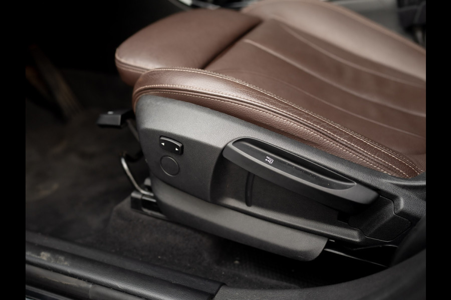 BMW X1 sDrive20i High Executive | Trekhaak afnb. | Panodak | Head Up | Camera | Elk. A-klep | Leder | Prijs Rijklaar!!