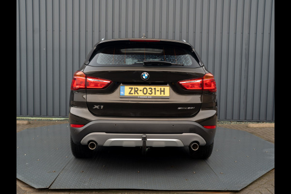 BMW X1 sDrive20i High Executive | Trekhaak afnb. | Panodak | Head Up | Camera | Elk. A-klep | Leder | Prijs Rijklaar!!