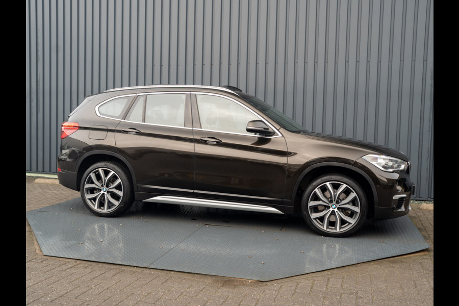 BMW X1 sDrive20i High Executive | Trekhaak afnb. | Panodak | Head Up | Camera | Elk. A-klep | Leder | Prijs Rijklaar!!