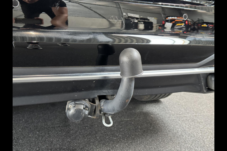 Audi A4 Limousine 35 TFSI Launch edition Business Automaat Navigatie Climate Control Trekhaak