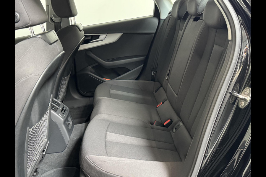 Audi A4 Limousine 35 TFSI Launch edition Business Automaat Navigatie Climate Control Trekhaak