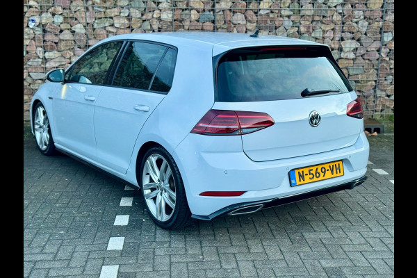 Volkswagen Golf 1.5 TSI Highline Business R-LINE