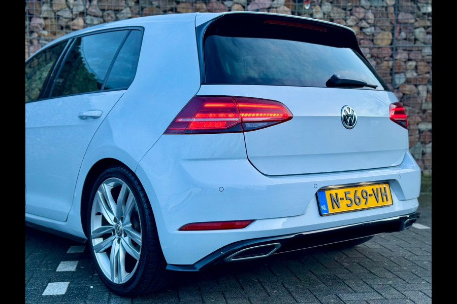 Volkswagen Golf 1.5 TSI Highline Business R-LINE