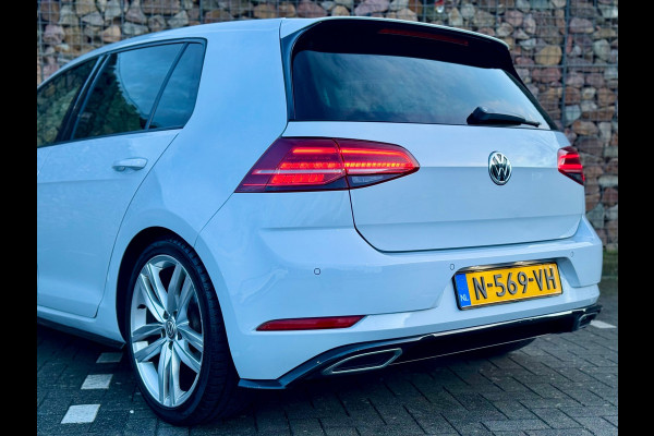 Volkswagen Golf 1.5 TSI Highline Business R-LINE
