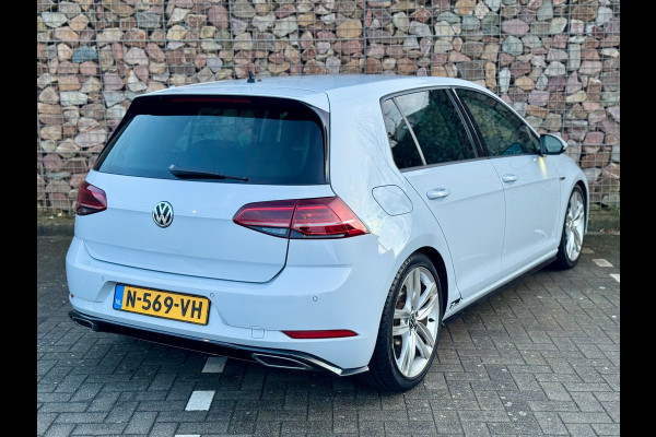 Volkswagen Golf 1.5 TSI Highline Business R-LINE